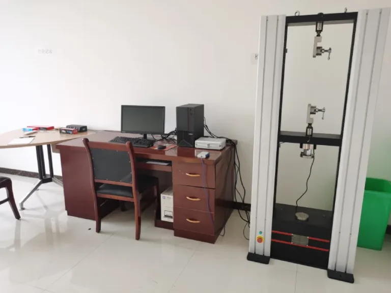 Universal testing machine in Chuanglihua company lab